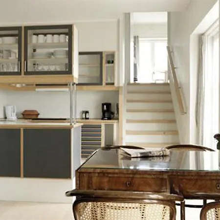 Ascot Ξενοδοχείο με διαμερίσματα 4*